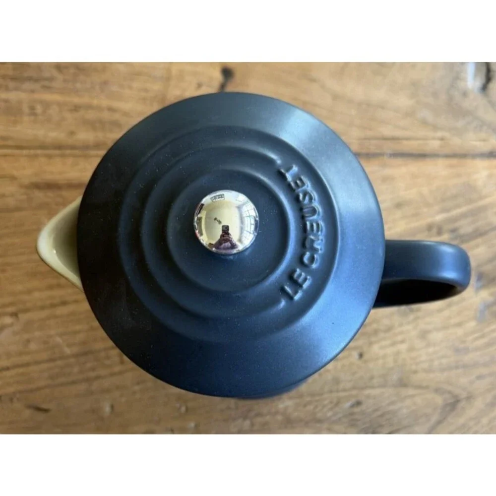 Le Creuset Stoneware 34 oz 1 Liter French Press Licorice Matte Black NEW